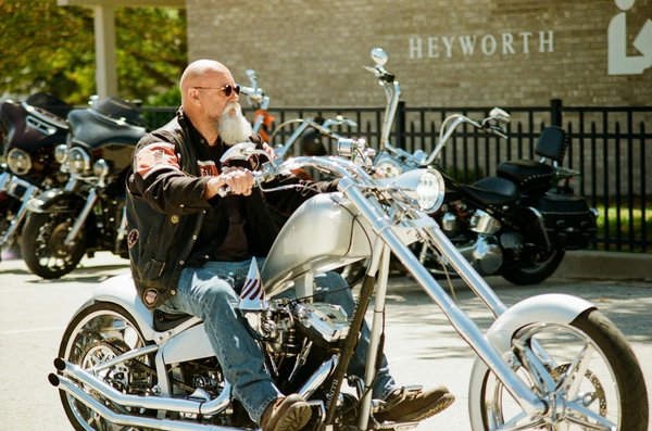 Voitures électriques vs voitures à essence : le comparatif